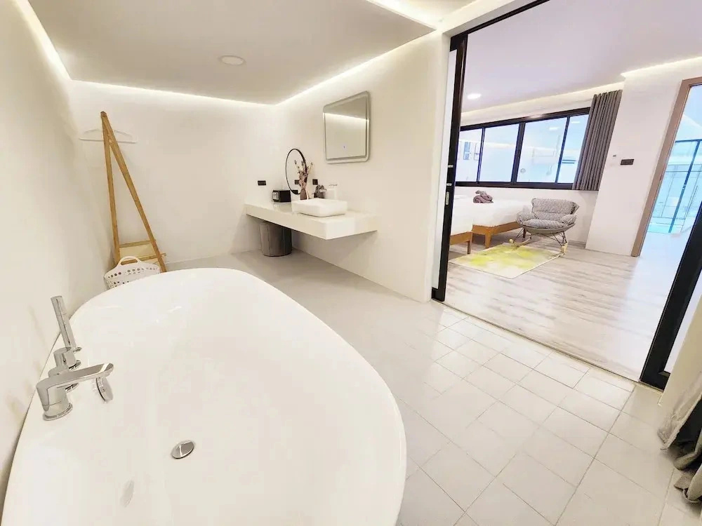 Pool Access Massive Townhouse