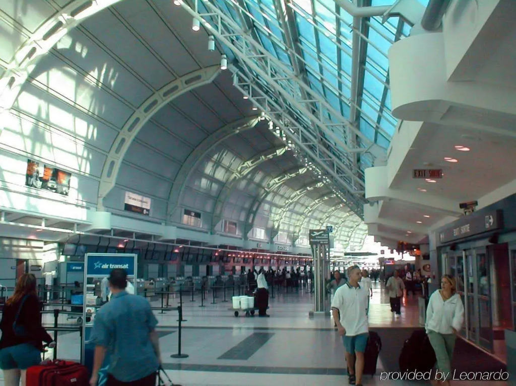 Radisson Suites Hotel Toronto Airport