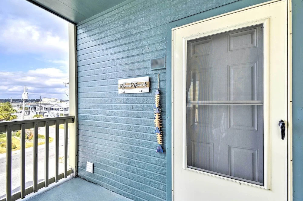 Walk to Beaches: North Myrtle Beach Condo!