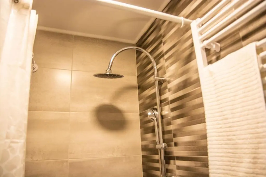 Apartment & room Eni