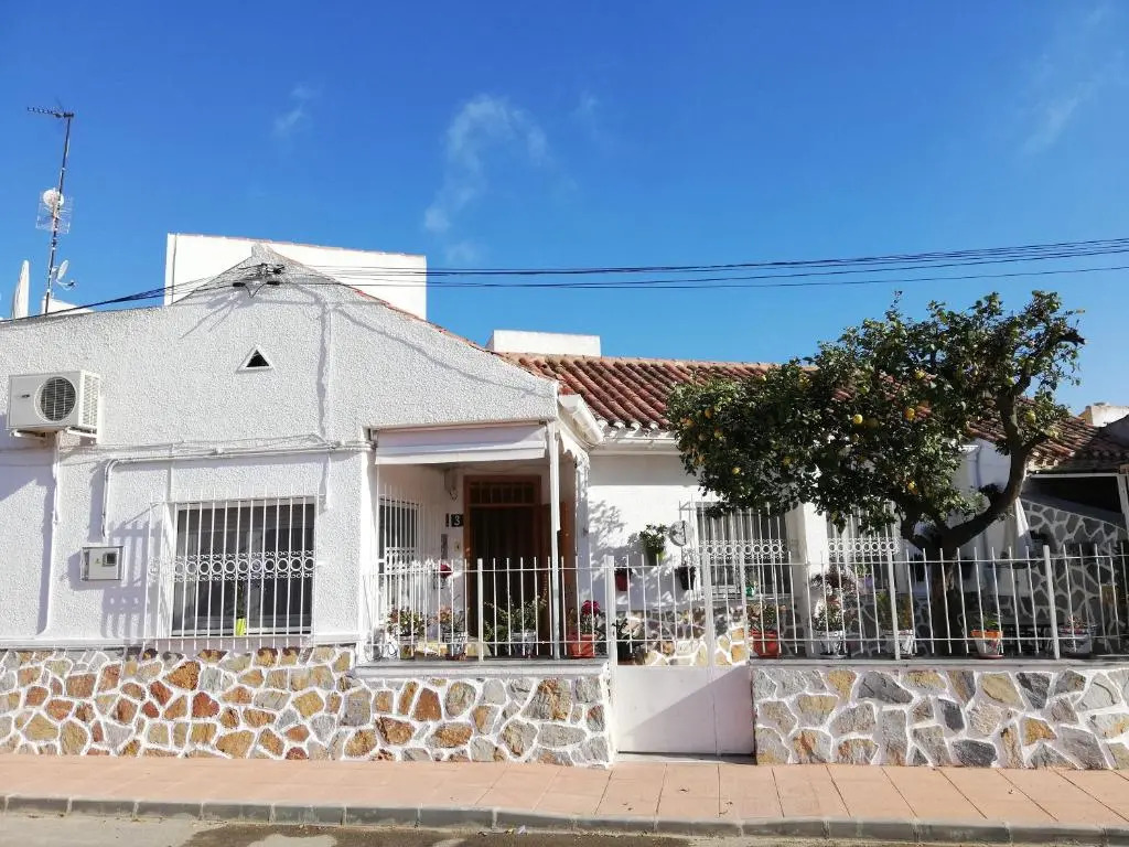 Calle Dr Fleming 3 bedroom home for 6 people