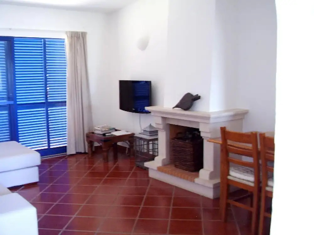 House With one Bedroom in Alvor, With Shared Pool, Furnished Terrace and Wifi Near the Beach