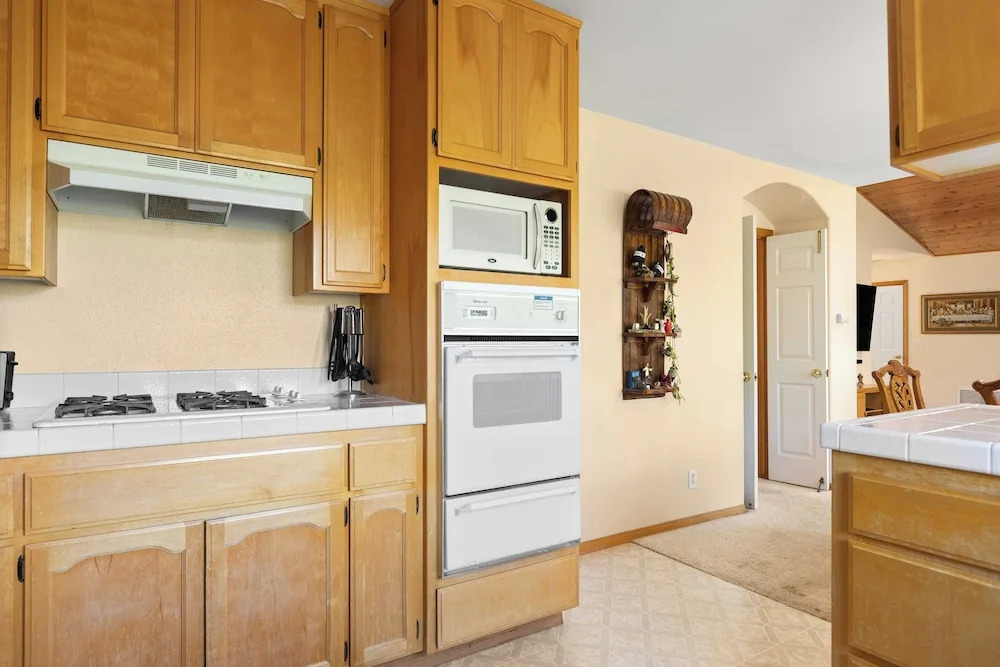 Alpine Retreat w/ Private Deck, Views, Outdoor Dining Alpen Drive by Avantstay