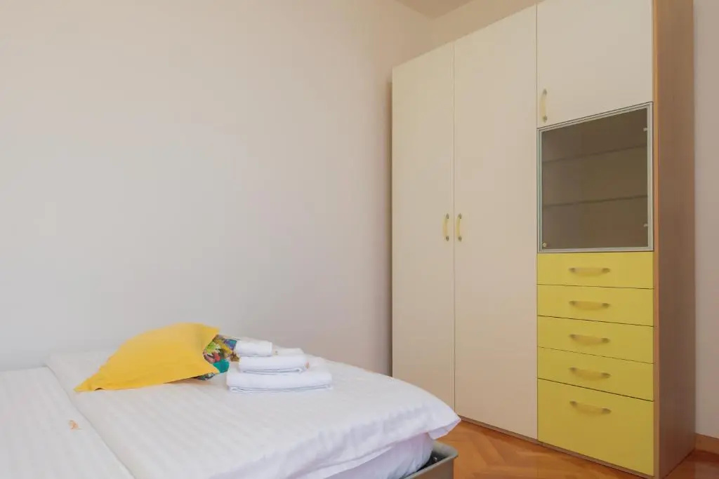 Seaside Apartment Gold 1row