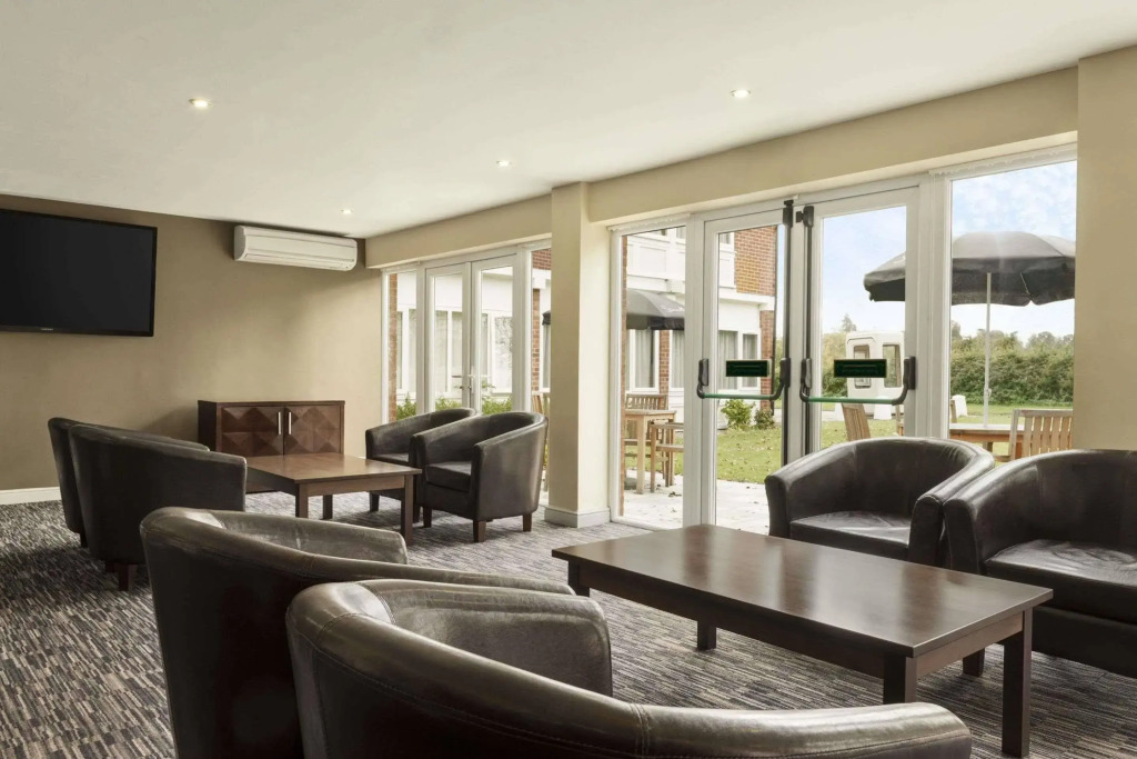 Riverside Hotel