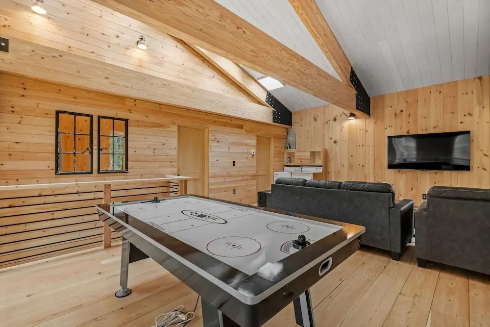 Ski Cabin w Hot Tub Gas Fireplace Near Cranmore