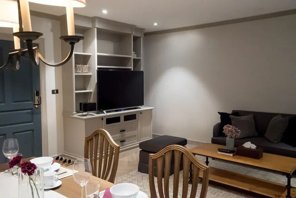 Big Apt, Hidden Gem, Fully Equipped 2 big Br, 2 Ba, Spacious Living in Dt