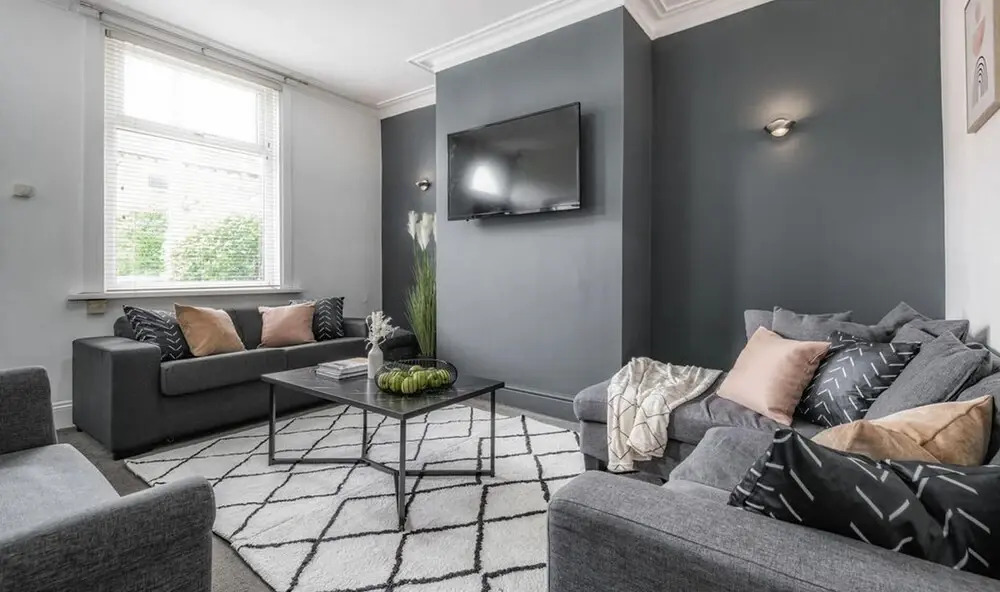 Beautiful 4BD Family Home Burley Leeds