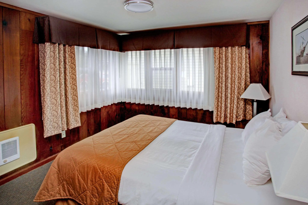 Clarion Inn Surfrider Resort