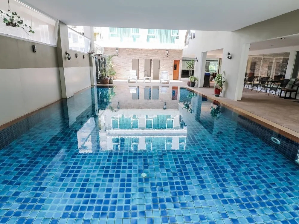 Boss Suites Nana Hotel