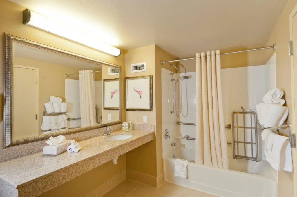 Holiday Inn & Suites - Barstow by IHG