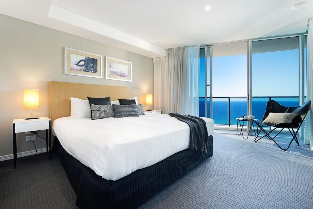 H Residences 2 Bedroom Ocean View in Surfers Paradise
