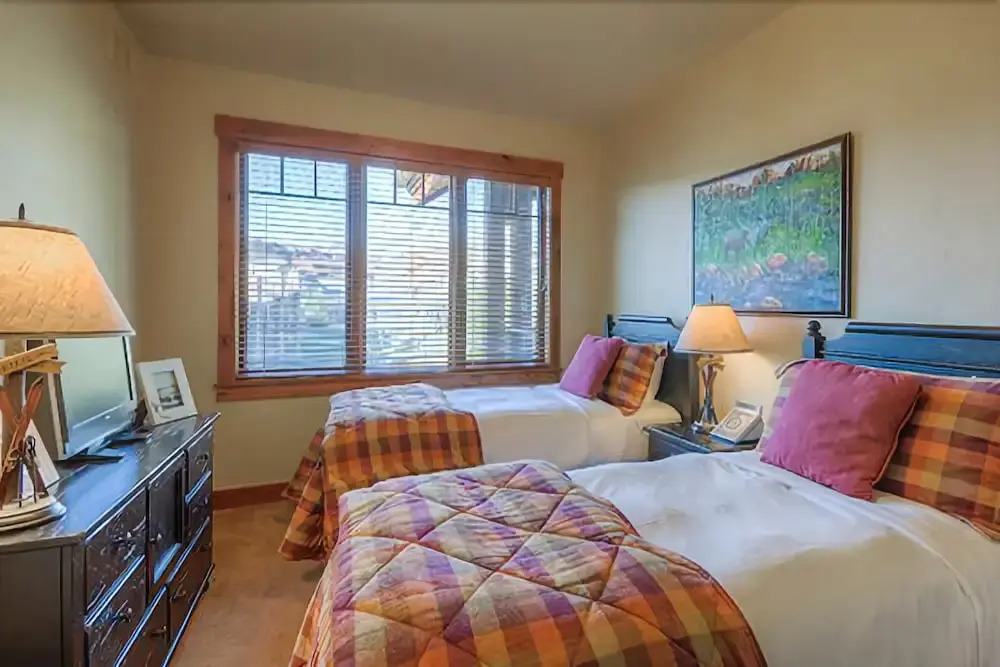 5305 Emerald Lodge, Trappeur's Crossing Apartment 4