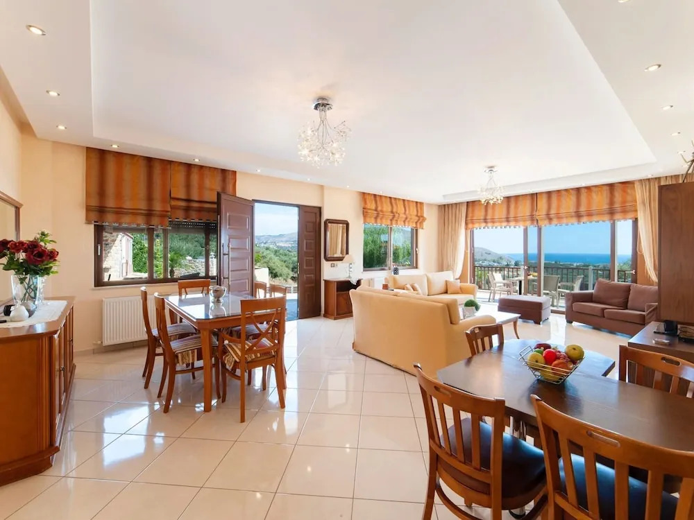 2 Villas Next to Each Other with Pool & Sea View