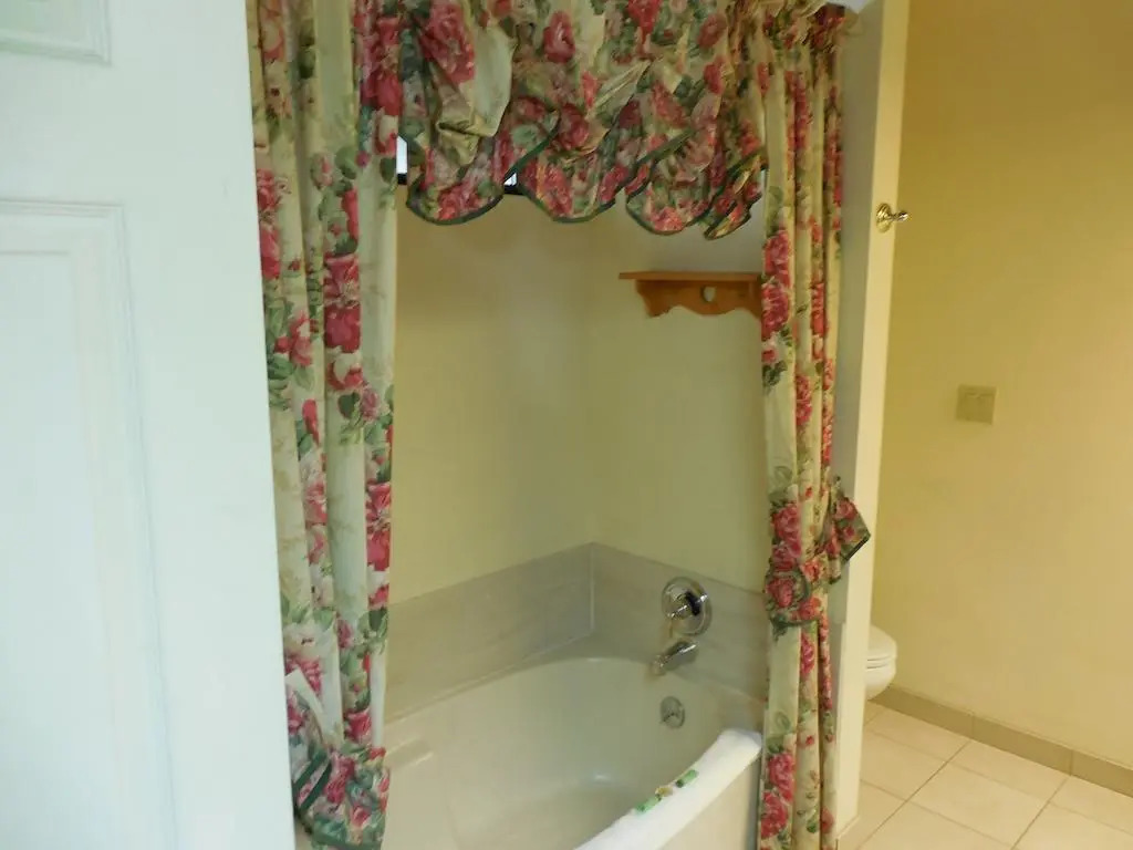Whispering Pines Lodge