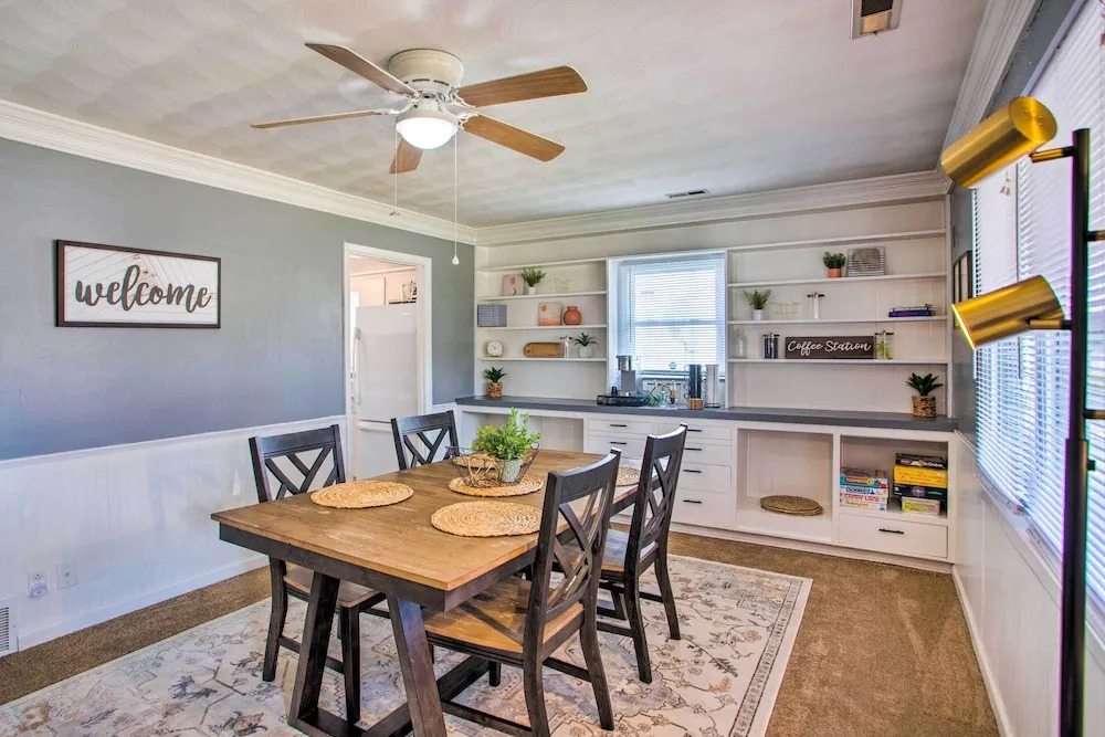 8 Mi to Lake Eerie & Dtwn Toledo! Peaceful Cottage