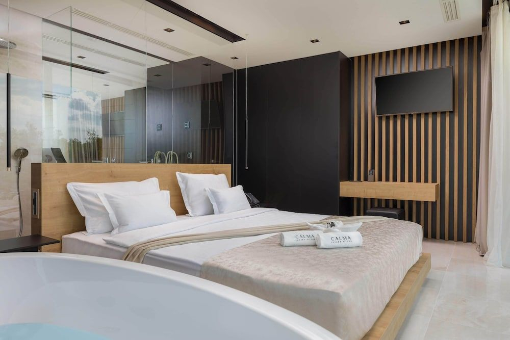 5-Star Villa Calma I with Heated Pool, Jacuzzi, Sea and Palm Tree Garden
