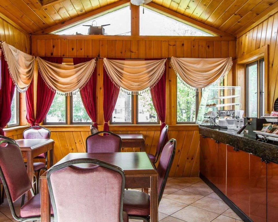 Rodeway Inn & Suites