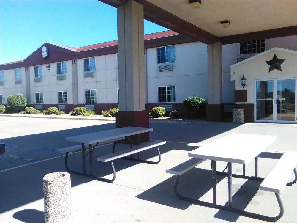 Urbana Inn & Suites