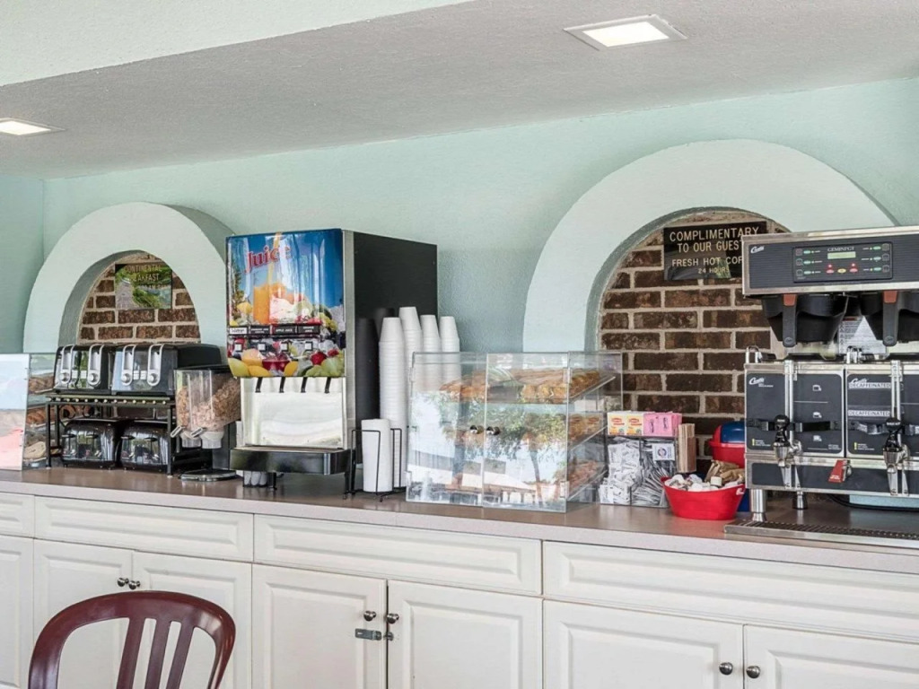 Econo Lodge Inn & Suites Rehoboth Beach