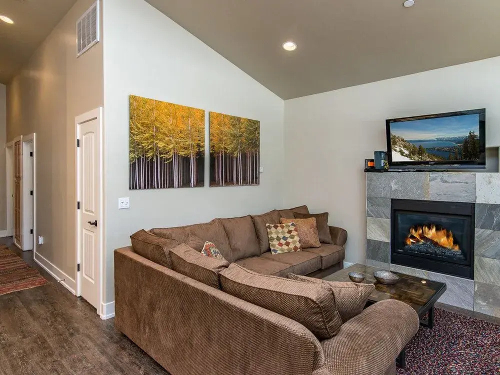 Brand New South Lake Tahoe Cabin by RedAwning