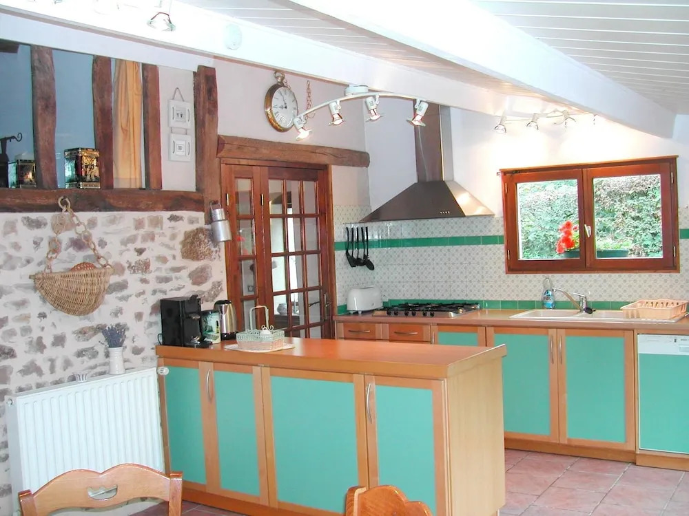 House With 2 Bedrooms in Saint-pierre-la-vieille, With Enclosed Garden