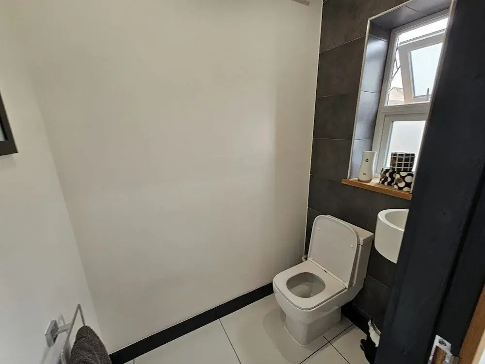 Modern, Large 4-bed Property Sleeps 10 in Abergele