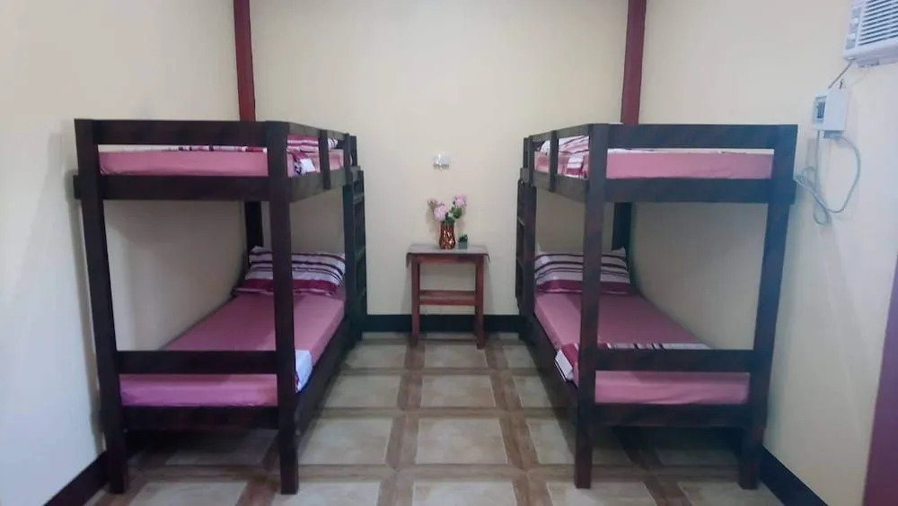 Yolly's Tourist Inn - Hostel