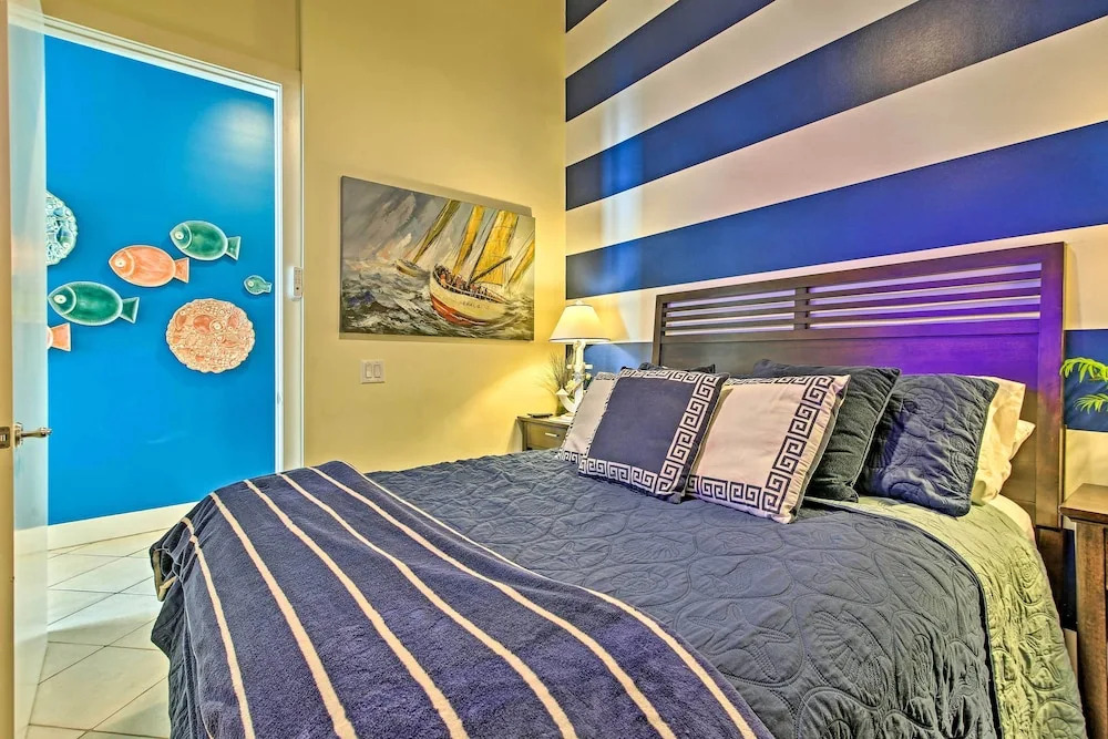 Luxe 28th-floor S Tower Condo: Ocean & Spacex View