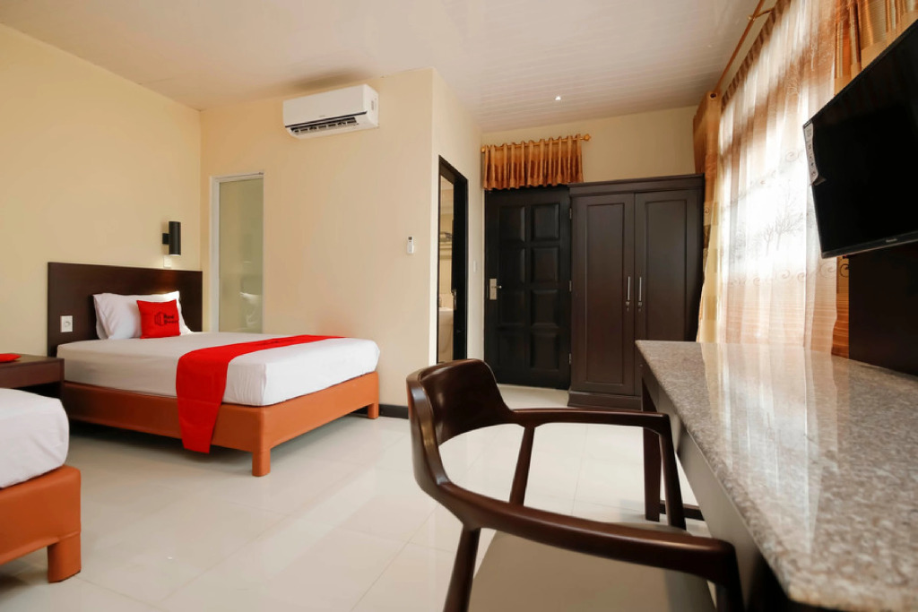 RedDoorz Plus near Halim Perdanakusuma 2