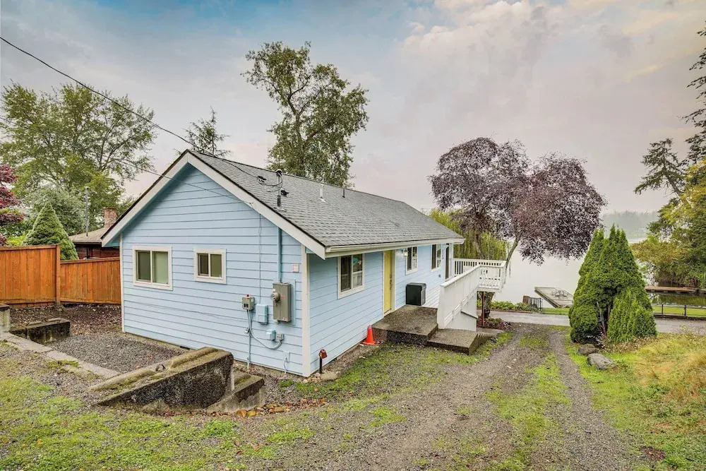 'lakehouse Living' Waterfront Retreat Near Tacoma