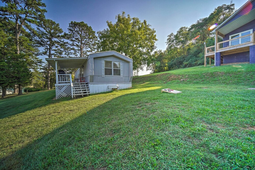 Quaint Cottage Overlooking Cherokee Reservoir
