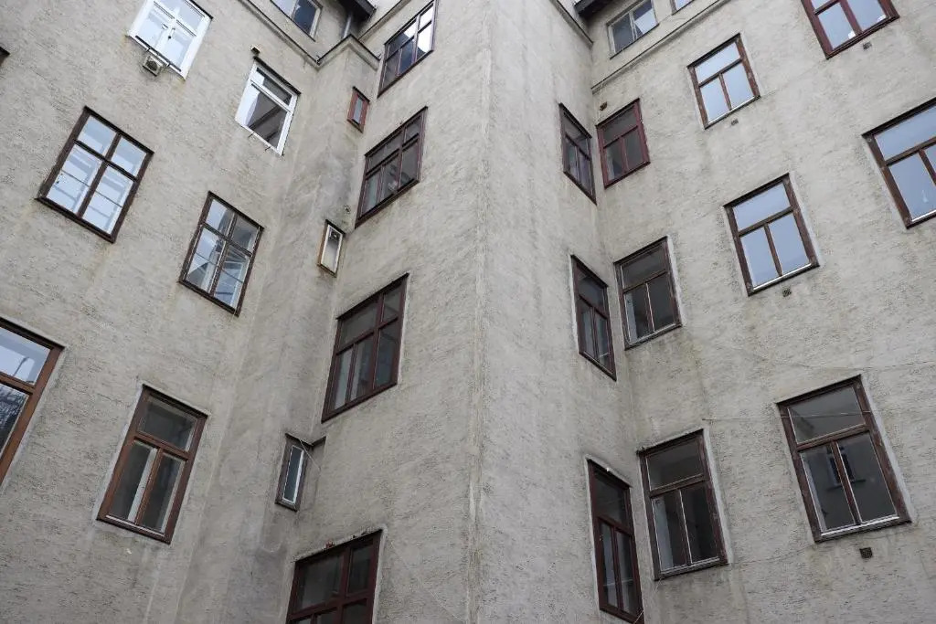Beautiful Restored - Close To Metro - II