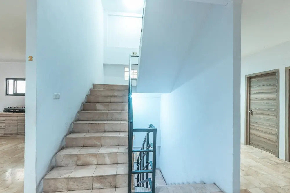 OYO 1491 Sandang Residence Near RS Patria IKKT