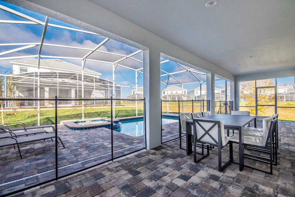 1675 Moonvalley Drive