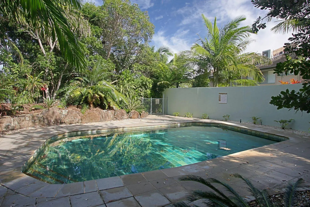 11 James Cook Apartments - w. pool & beach access