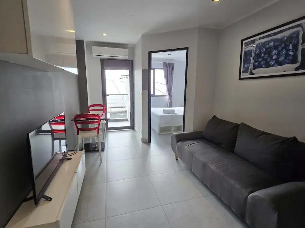 1 BR Condo in good location NV402