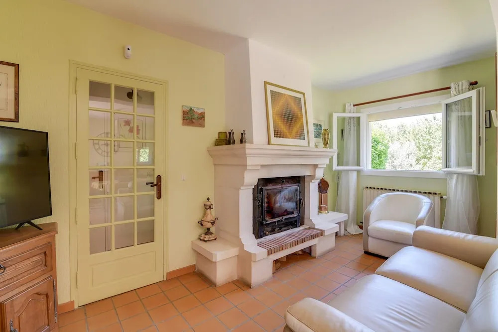 House With 3 Bedrooms in Oppède, With Wonderful Mountain View, Private