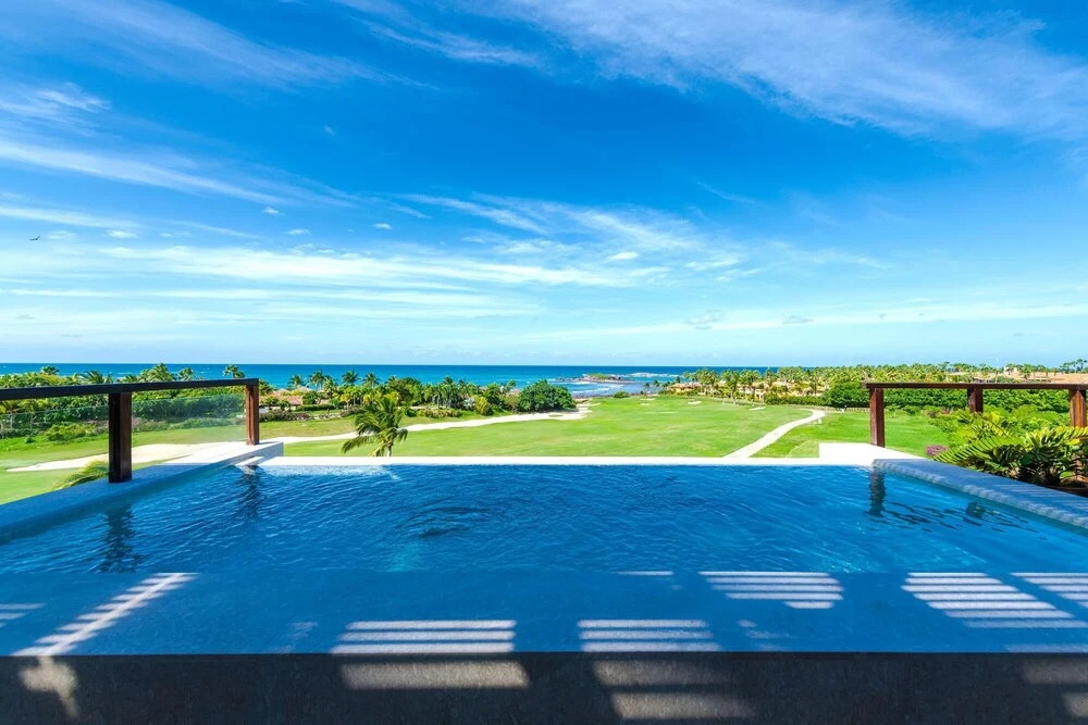 Sunny Vacation Condo 5