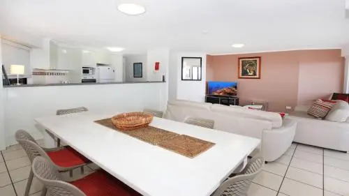 Unit 1 The Rocks 1746 David Low Coolum Beach Linen Included Wifi 500 Bond