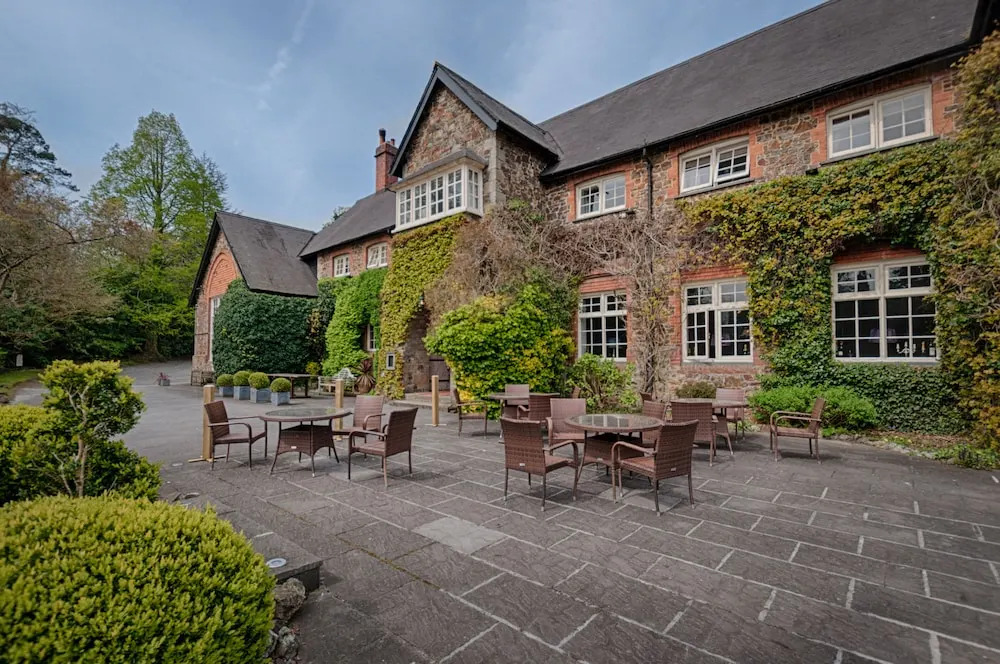 The Edgemoor Hotel