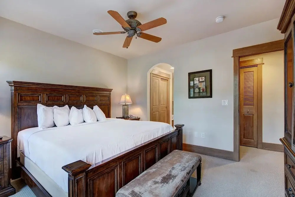 Luxurious 1 BR in River Run Village with Ski in ski out condo