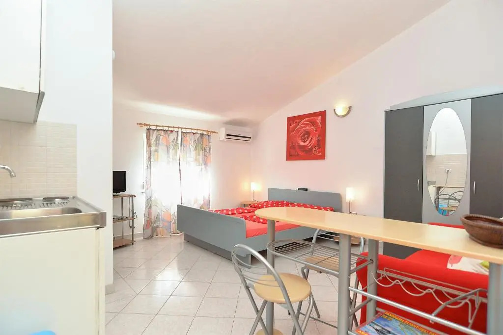 Apartments Smiljan 1466