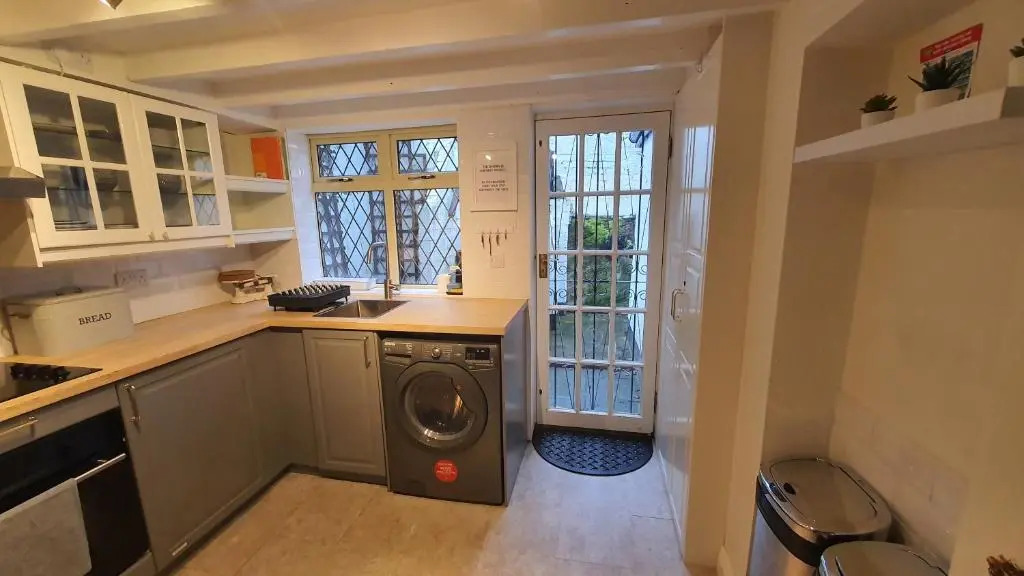Beautiful House and Elevated Garden In Bridgnorth