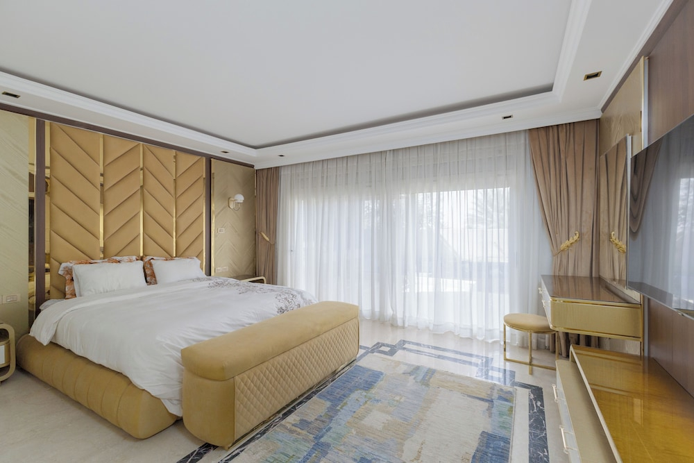 ALSAWAH Majestic 6BR Residence & Oasis