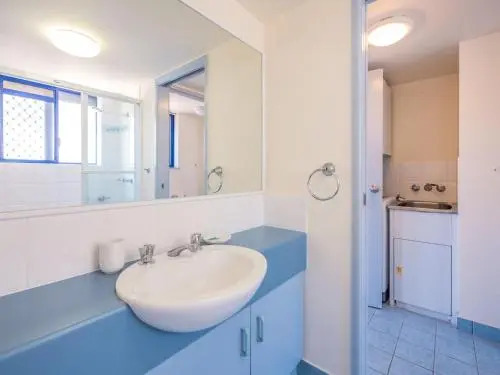 Jade Waters U4/ Latona Ave