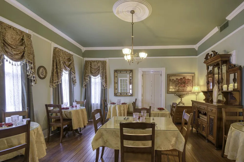 Victorian House Bed and Breakfast