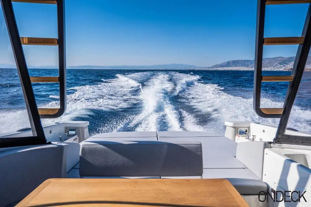 Yaloou Exclusive Yachting & More BLUEGAME 42