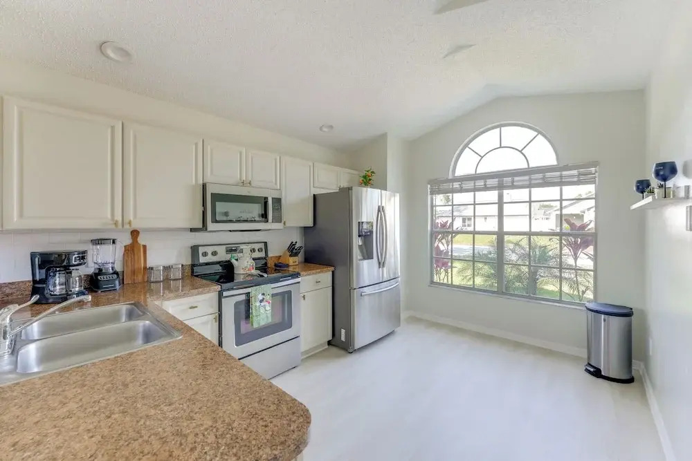 Sunny Skies & Disney Days: Davenport Home w/ Pool!