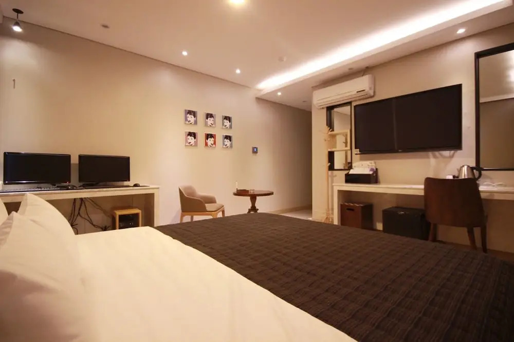 Deokcheon Den Basta Hotel